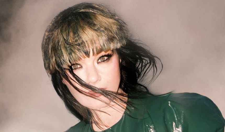 Şarkıcı Björk şarkılarına İsrail'den erişimi engelledi
