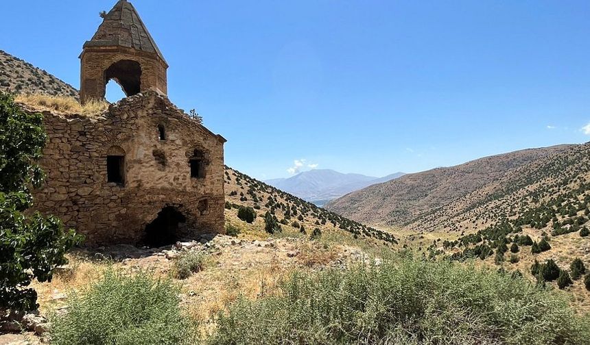 Varagavank Manastırı ve Yoncatepe Kalesi tehlikede
