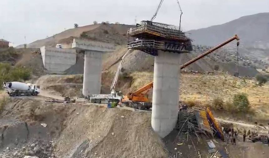 Diyarbakır'da köprü inşaatı çöktü: Üç ölü