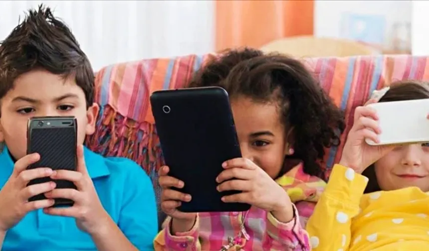 Danimarka'da 15 yaş altına sosyal medya yasaklanacak