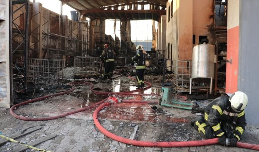 Kocaeli'de parfüm deposu yangını: Yedi kişi tutuklandı