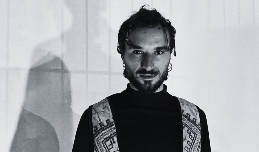 Şarkılarına Sürüklenmeyi Unutan Ülke: Abican