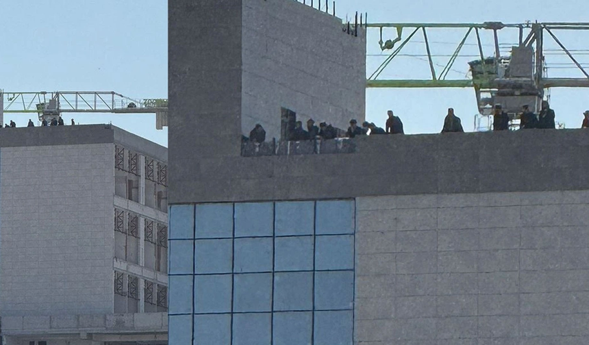 Diyarbakır'da şehir hastanesi inşaatında çalışan işçiler isyanda