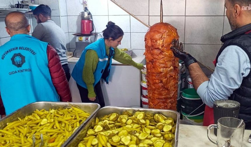 Diyarbakır’da son kullanma tarihi geçmiş 426 kilo tavuğa el konuldu