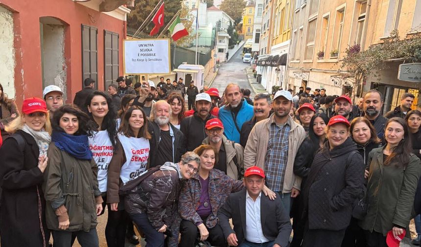 İtalyan Lisesi'nde çalışan Türk öğretmenler greve çıktı