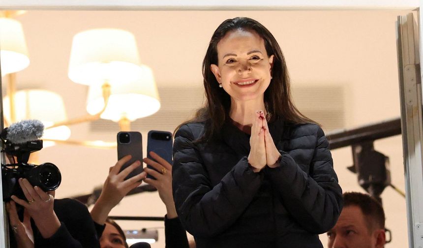 Muhalefet lideri, ödülü almak için kılık değiştirerek balıkçı teknesiyle ülkeden ayrıldı