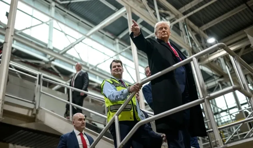 Trump’a protesto eden işçi için 800 bin dolar bağış