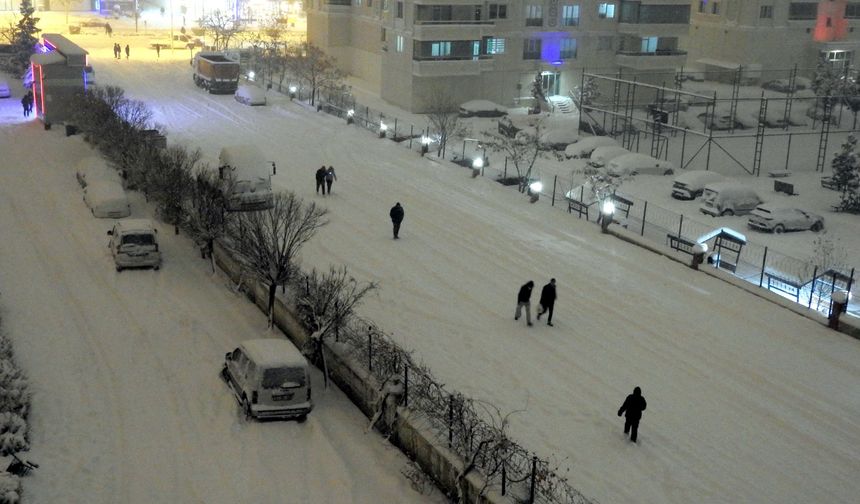 Diyarbakır beyaza büründü: Halk, "berekettir" diyor