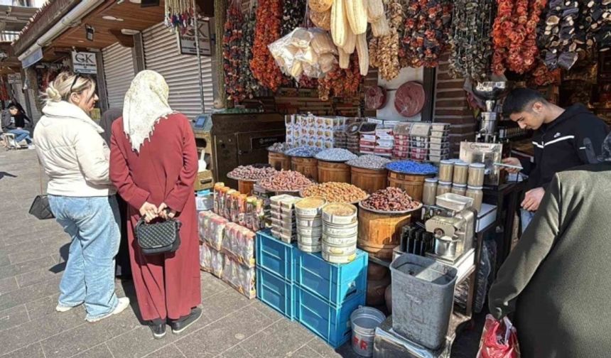 Diyarbakır'da Ramazan bereket getirdi: O ürüne yoğun ilgi