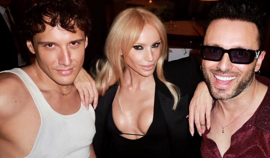 Ünlü şarkıcı hakkında yakalama kararı çıkarıldı!