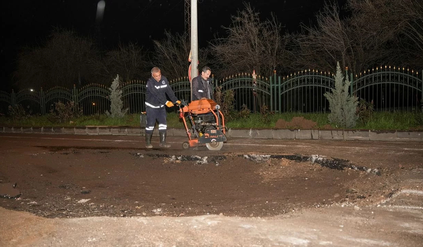 Diyarbakır’da çöken yolun nedeni belli oldu: 30 yıllık hat arızası