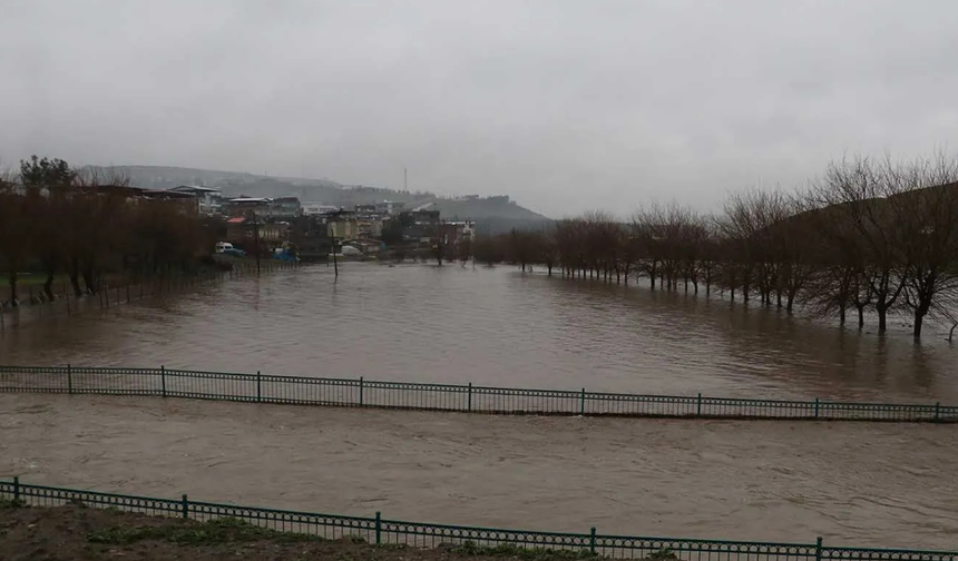 Diyarbakır’da sağanak hayatı olumsuz etkiledi