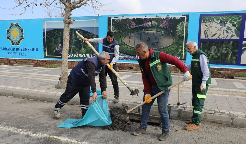 Diyarbakır Büyükşehir, taşkın riskine karşı merkez ilçelerde mazgal temizliği başlattı