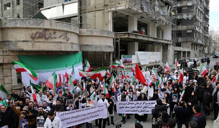 İran Tabipler Birliği: 18 sağlıkçı hayatını kaybetti