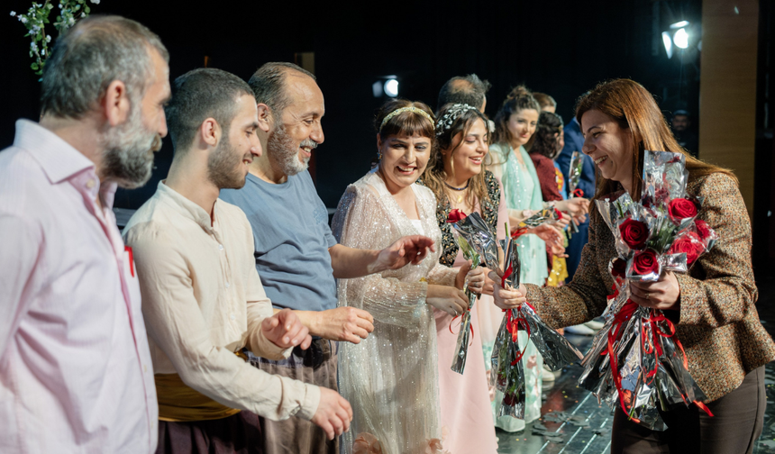 Shakespeare Diyarbakır’da Kürtçe sahnelendi! Yoğun ilgi gördü