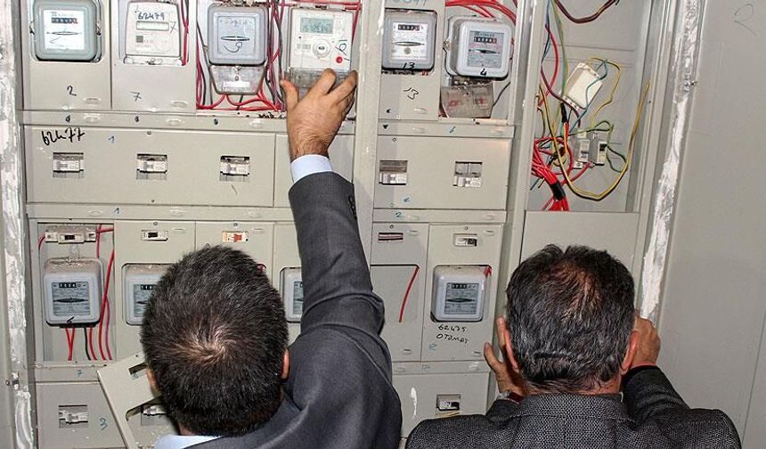 Direği oydular, kaçak hat çektiler: 20 metrelik düzenek