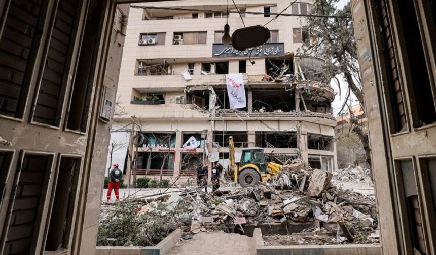 İran Kızılayı: İran'da 115 Bin Sivil Birim Vuruldu