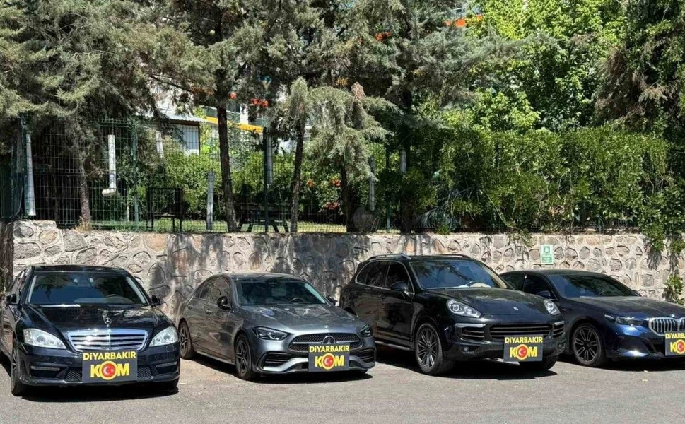 Diyarbakır'da kaçak lüks araç operasyonu: 15 tutuklama