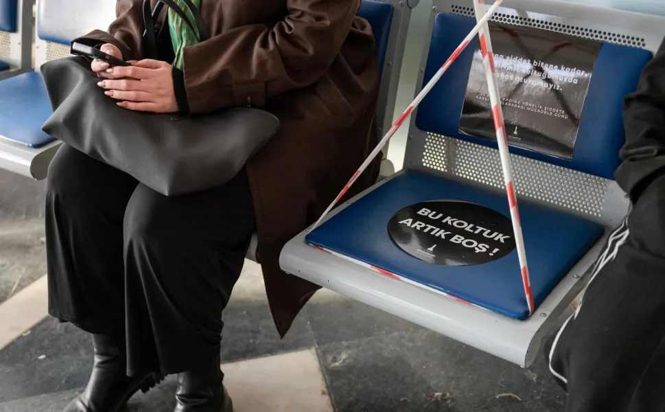 İzmir’de toplu taşımada “boş koltuk” eylemi