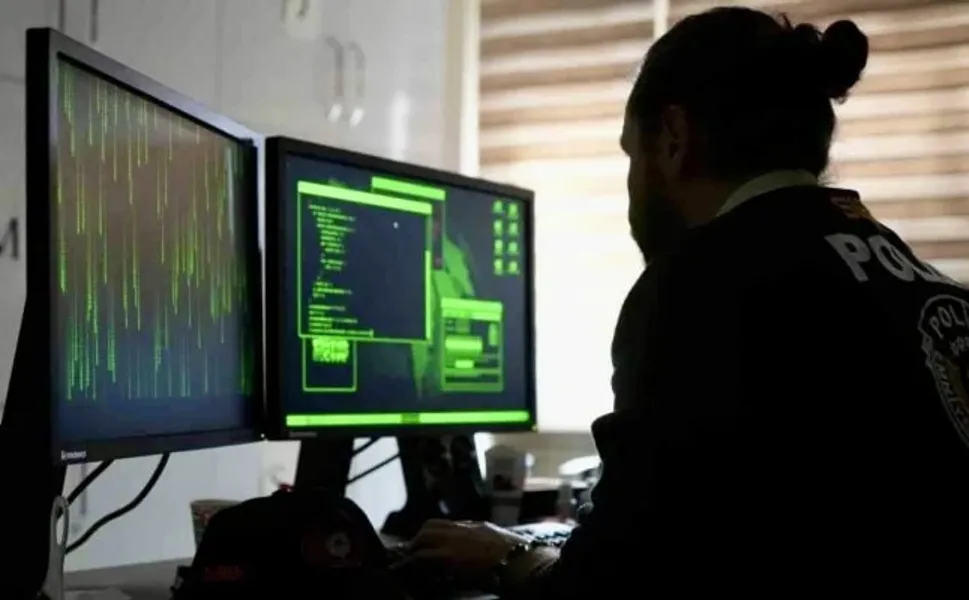 BİMCELL ve İZBAN sitelerini kopyalayıp kara para aklamışlar