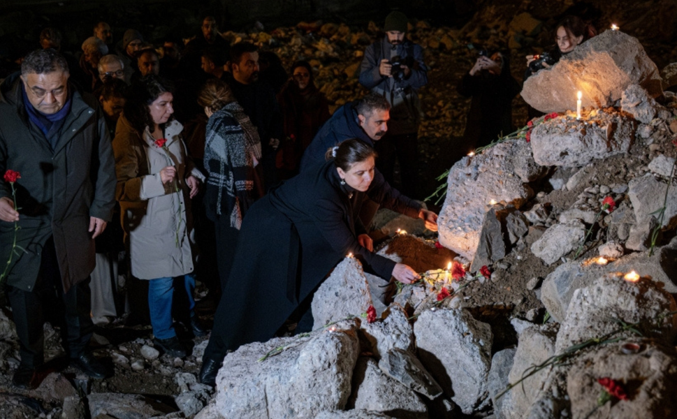 Diyarbakır’da 04.17’de Mumlar Yandı