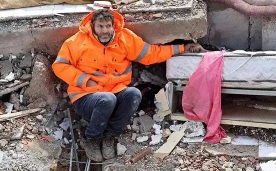 6 Şubat'ta enkazda kızının elini bırakmayan baba konuştu