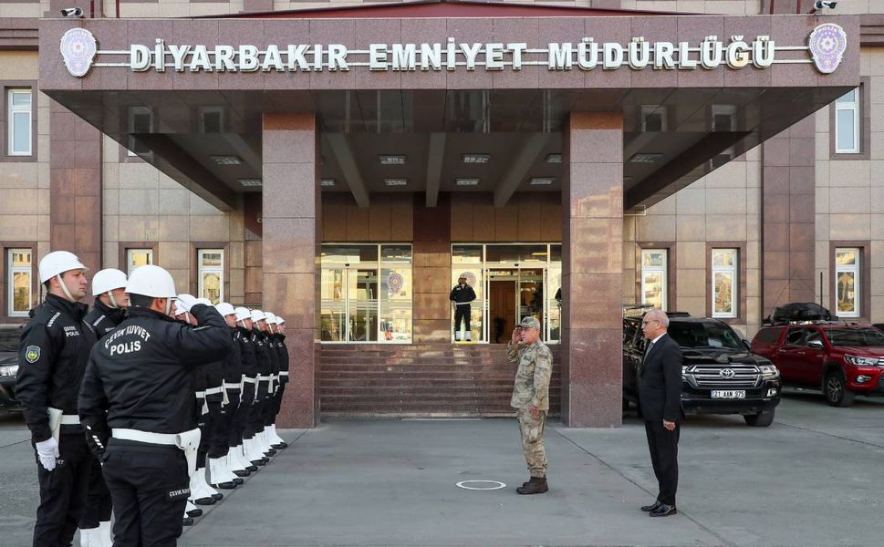 Diyarbakır Emniyeti’ne EYP’li saldırı girişimde 2 tutuklama