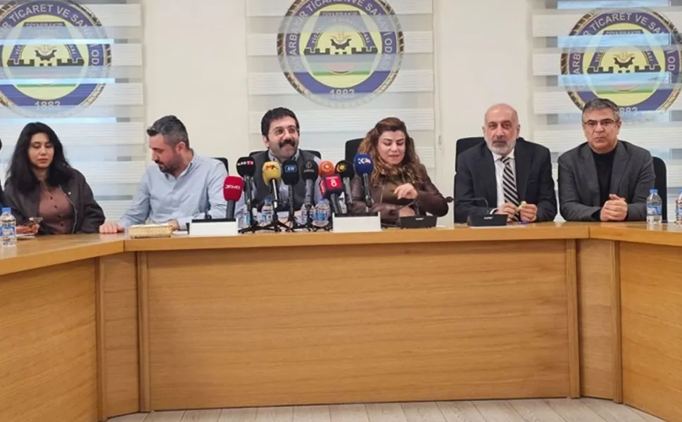 Diyarbakır’dan Kobani’ye 25 TIR'lık koridor