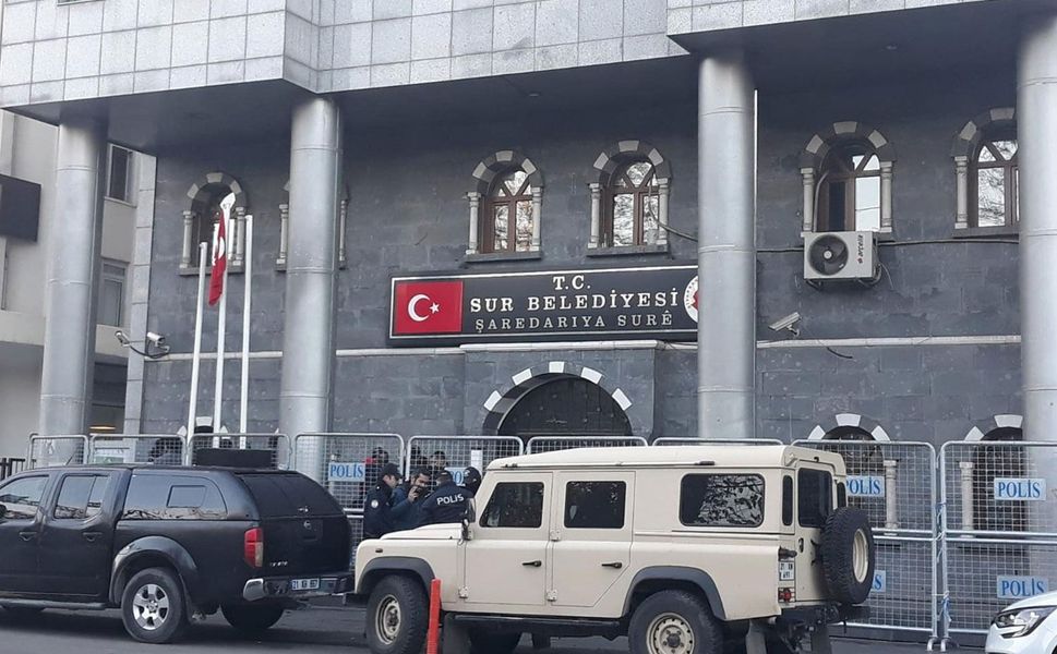 Sur Belediyesi logosu değişti: Yurttaşlar tartışma başlattı