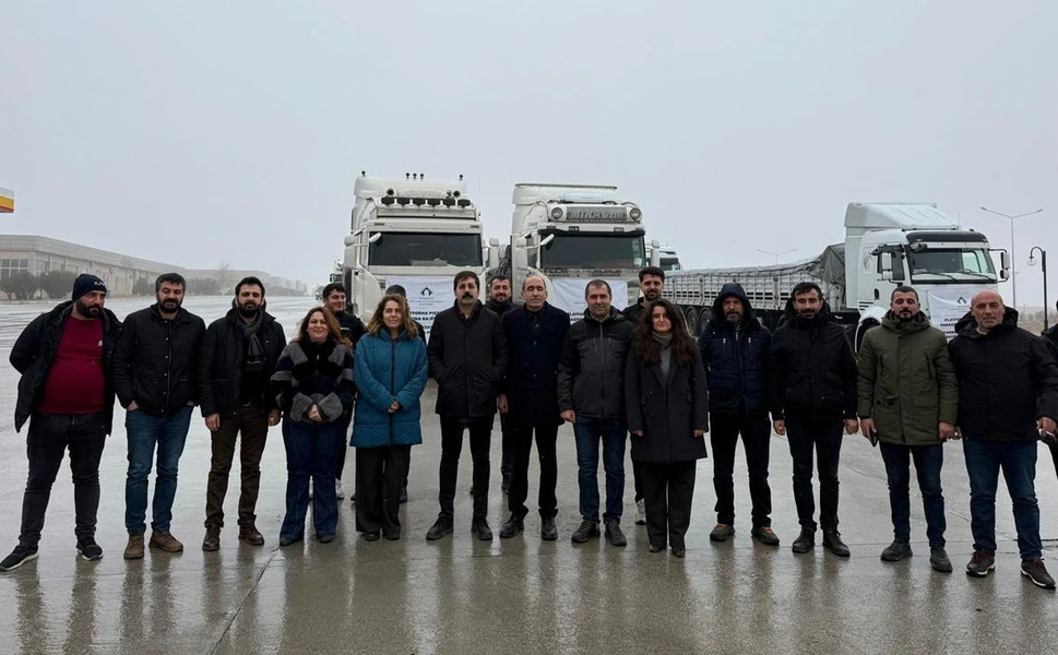 Diyarbakır’dan yola çıkan TIR’lar sınırdan geri döndü