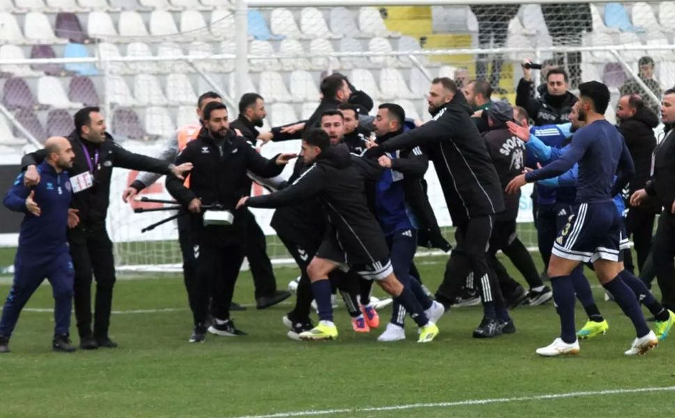 Keçiörengücü–Erzurumspor maçında kavga