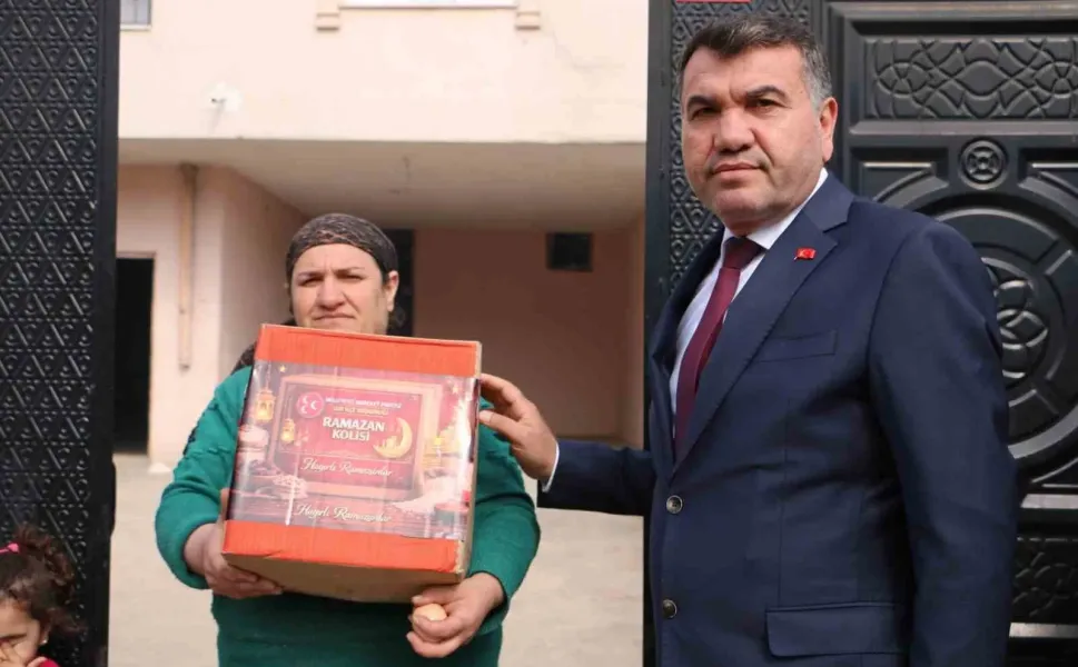 Diyarbakır'da Devlet Bahçeli adına Ramazan kolisi dağıtıldı