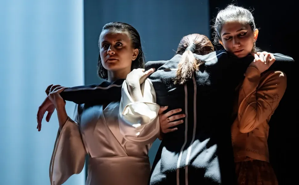 Barok ezgilerden Kürtçe klamlara: Çok dilli opera