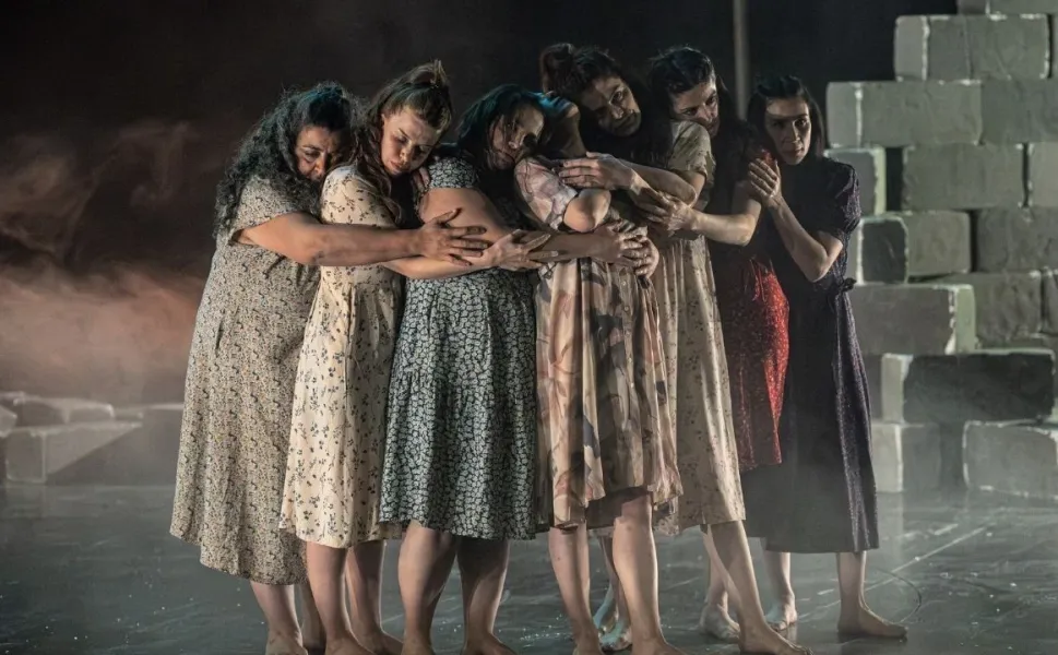 8 Mart etkinliğinde duygusal anlar: “Jîn” oyunu büyük alkış aldı