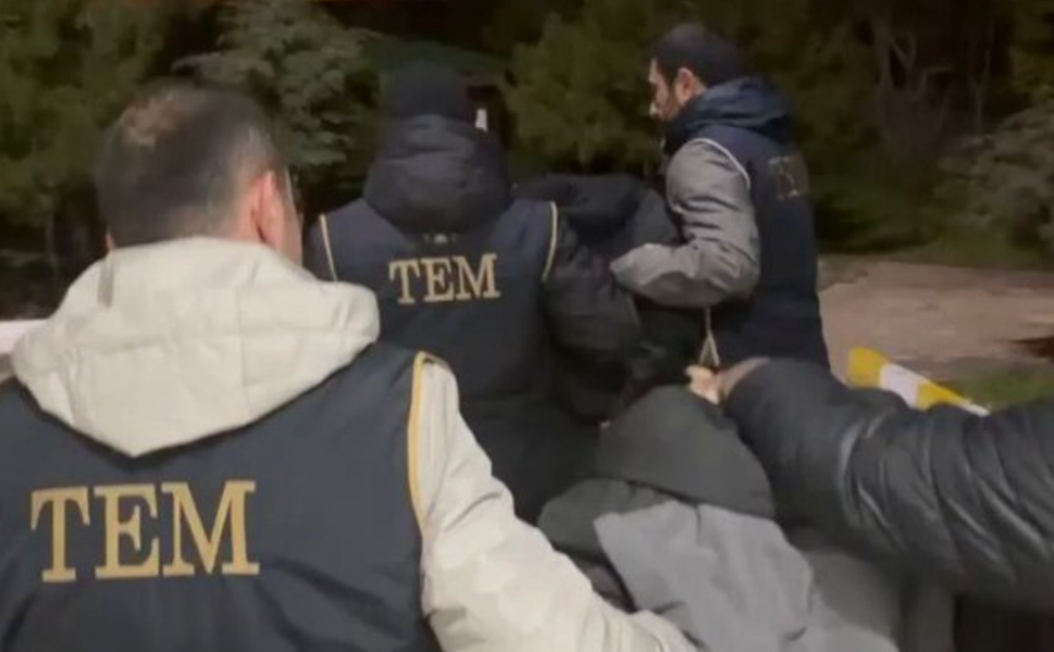 Diyarbakır'da Nevruz'da pankart açan 6 kişi gözaltına alındı