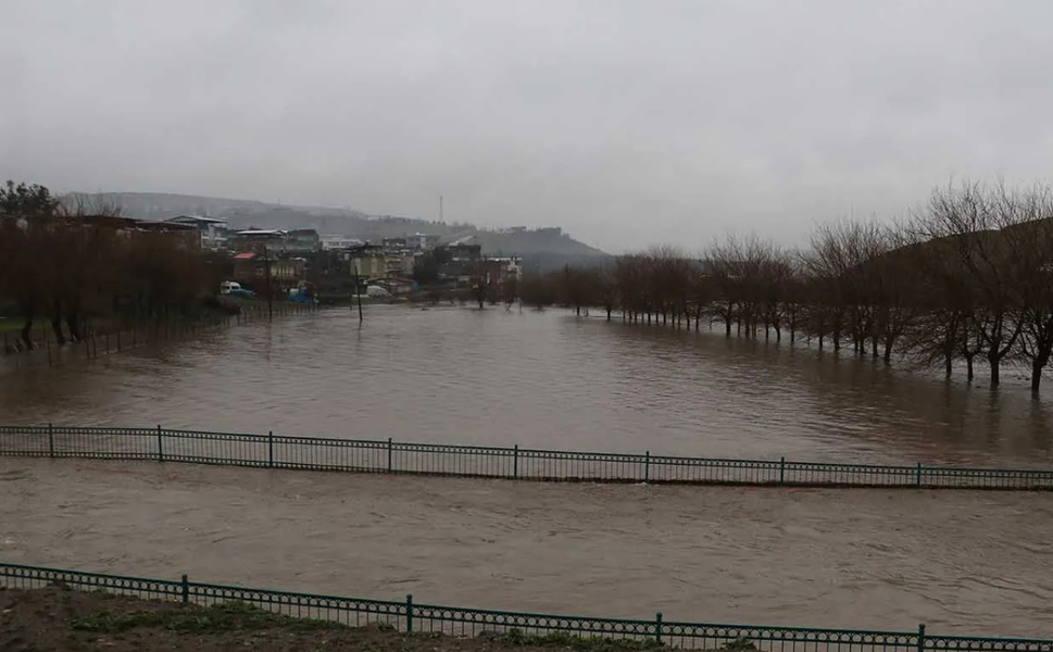 Diyarbakır’da sağanak hayatı olumsuz etkiledi
