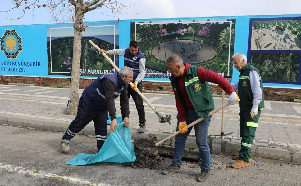 Diyarbakır Büyükşehir, taşkın riskine karşı merkez ilçelerde mazgal temizliği başlattı
