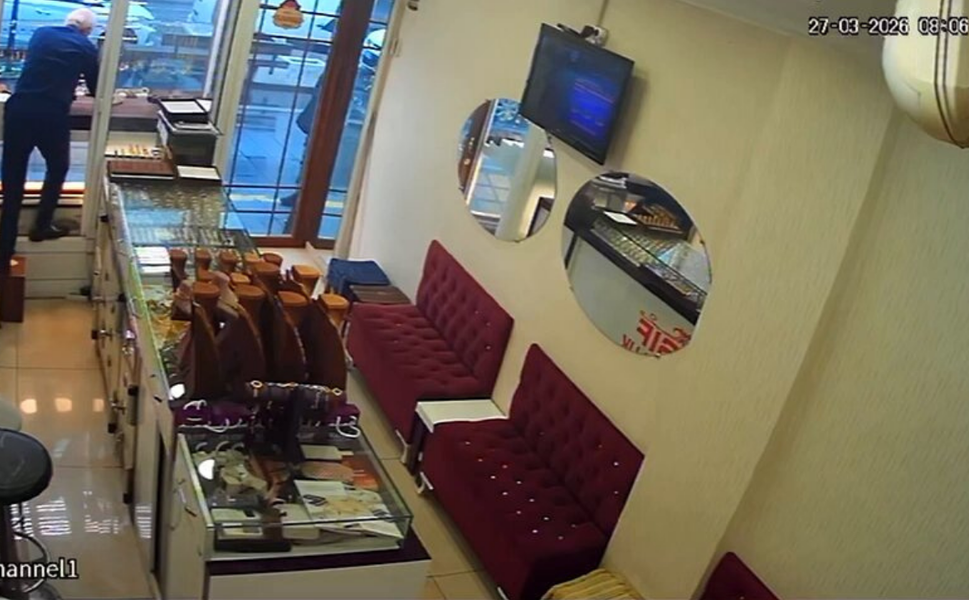 Sur'da silahlı kuyumcu soygunu: Maskeli iki kişi 1,5 kilo altın alarak kaçtı