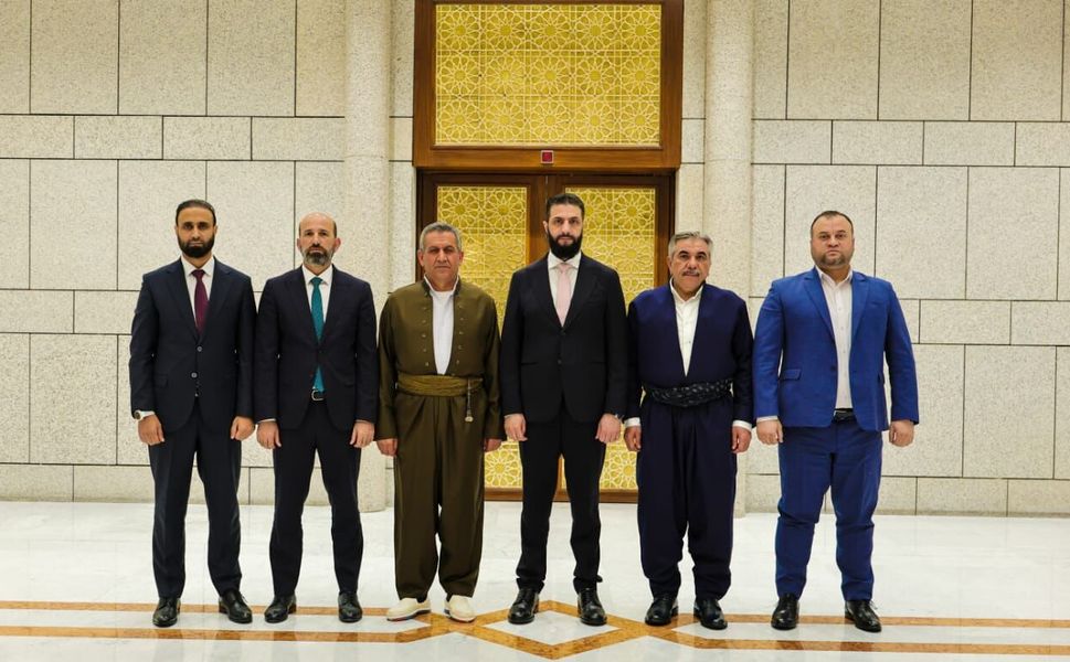 Suriye’de ilk resmi Newroz: Sarayda temas sokakta gerilim