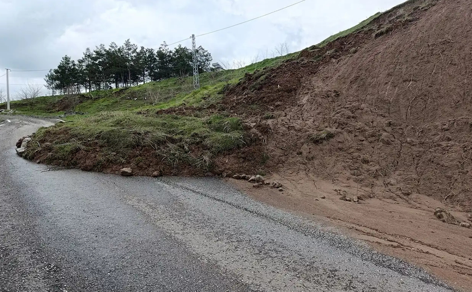 Diyarbakır’da korkutan görüntü! Toprak yola böyle indi