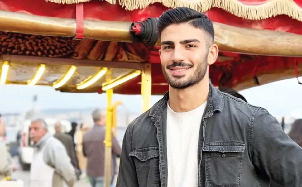 Karaköy’ün Fenomeni Kürt Mısırcı: Alper Temel