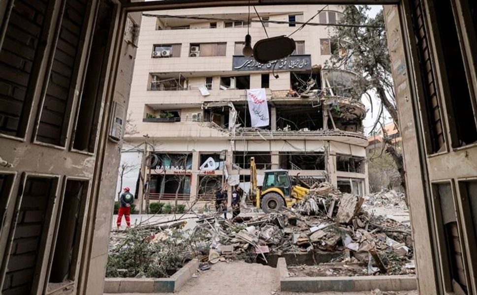 İran Kızılayı: İran'da 115 Bin Sivil Birim Vuruldu