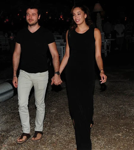 Azra Akin Eşi Atakan Koru Kimdir 2