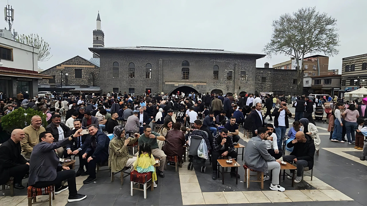 Diyarbakır’ın Tarihî Zenginlikleri Bayramda Turistlerin Ilgi Odağı Oldu