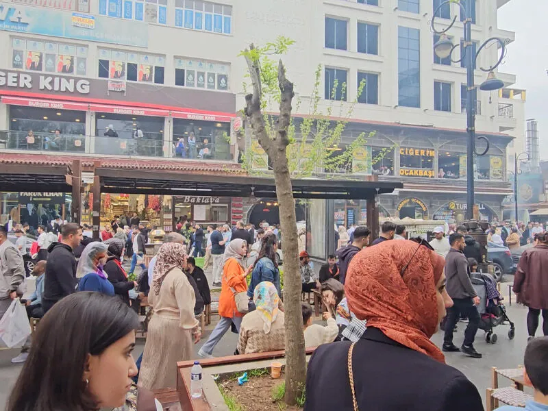 Turistler Ciger Yerine Tarih Icin Kuyruk Olusturdu4