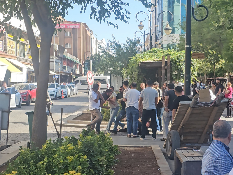 Diyarbakır’da akraba kavgası: Yumruklar havada uçuştu1