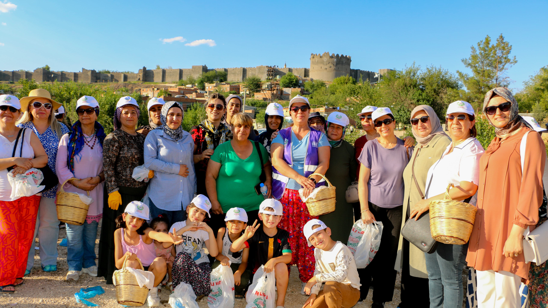 Diyarbakir Sur Kadinlar Kapari Topladi